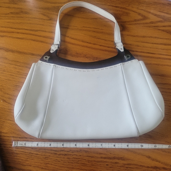 FERRAGAMO authentic vintage shoulder bag.  White leather with beautifulwood trim - Picture 6 of 9